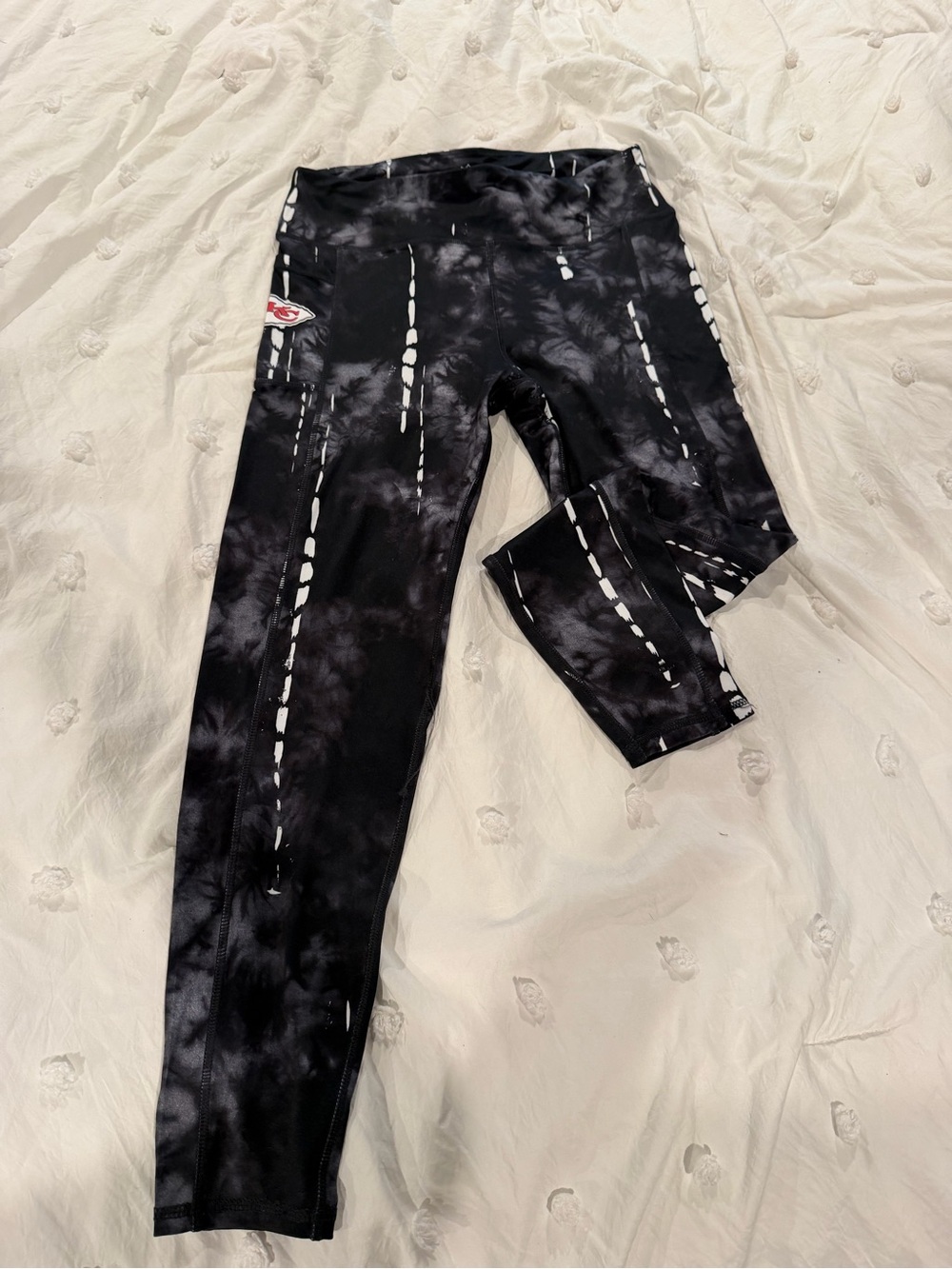 Woman’s Chiefs Black Tie-Dye Active Leggings with White Stitch Detail